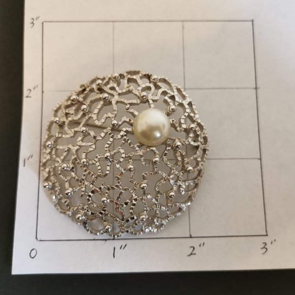 Large Vintage Sarah Coventry Sliver Domed Brooch Pin with Faux Pearl (BS-SC) - Picture 4 of 6